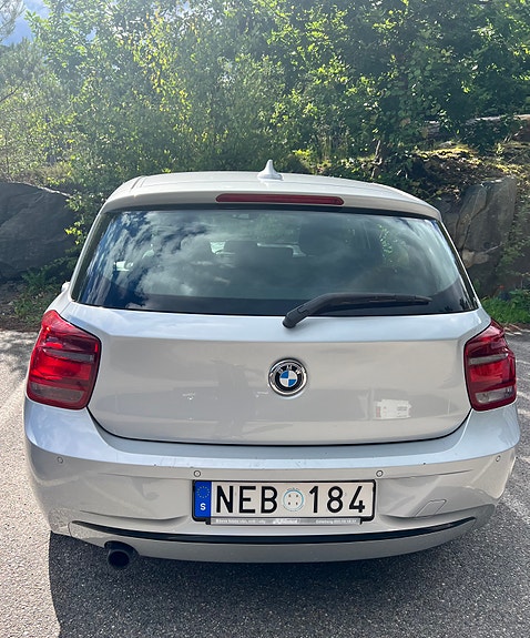 BMW 118d 3 of 5