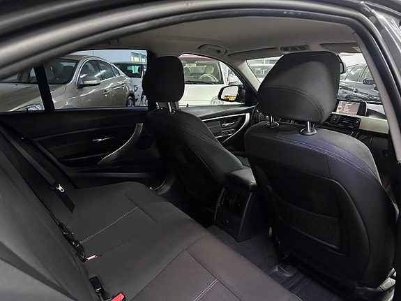 BMW 320d 14 of 14