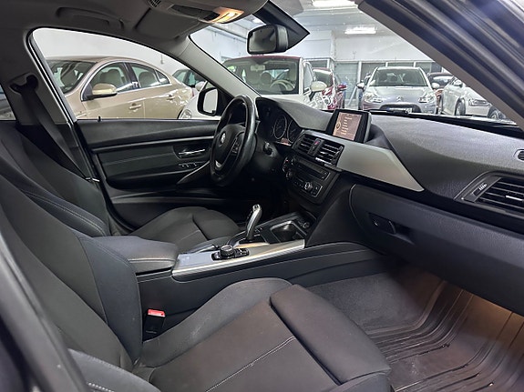 BMW 320d 10 of 14