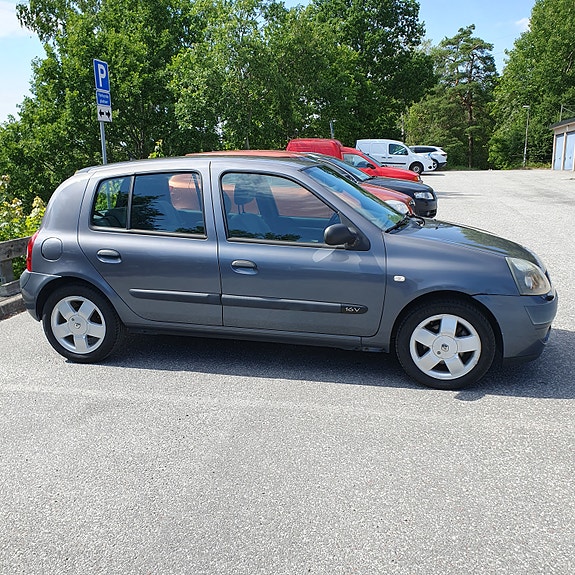 Renault Clio 2 of 5