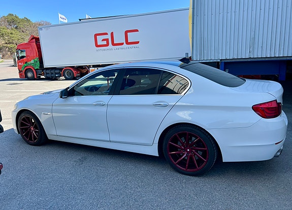 BMW 523i 4 of 5