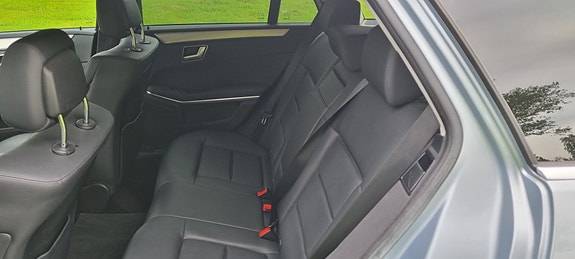 Mercedes-Benz E220 9 of 15
