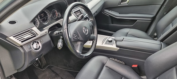 Mercedes-Benz E220 5 of 15