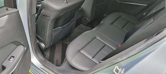 Mercedes-Benz E220 15 of 15