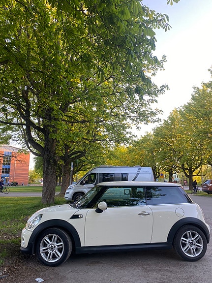 MINI Cooper 2 of 5