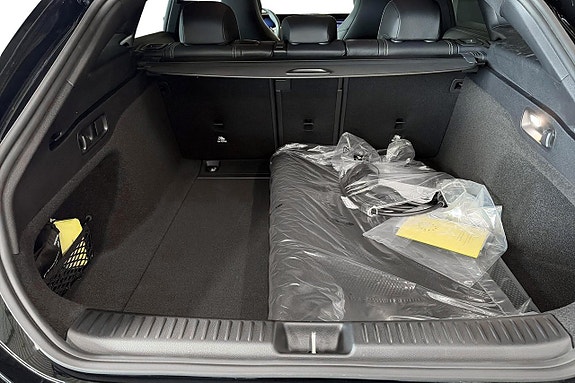 Mercedes-Benz CLA350 13 of 15