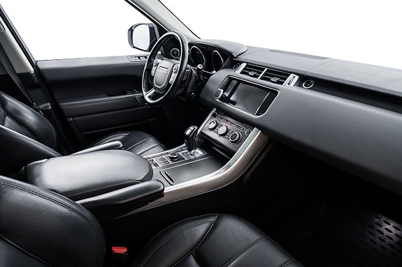Land Rover Range Rover Sport 24 of 28