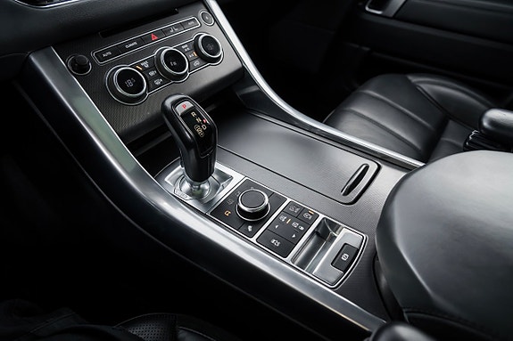 Land Rover Range Rover Sport 18 of 28