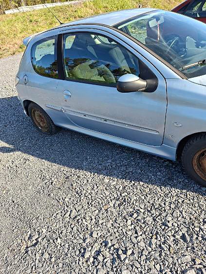Peugeot 206 2 of 4