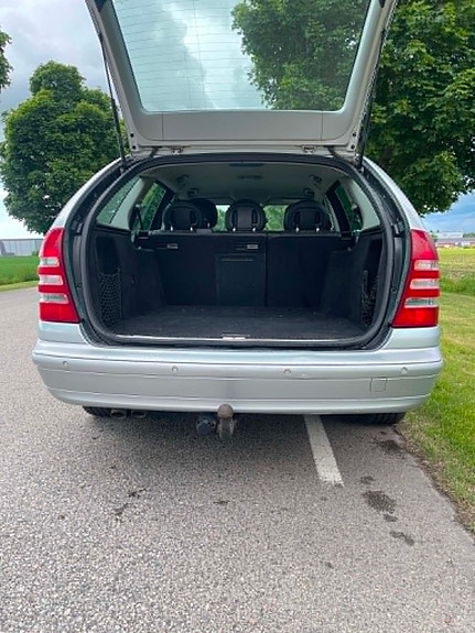 Mercedes-Benz C220 4 of 4