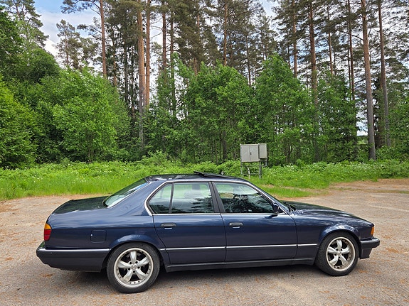 BMW 730i 2 of 5