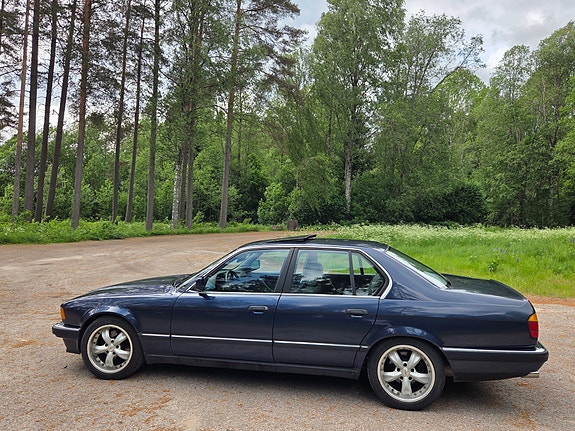 BMW 730i 5 of 5