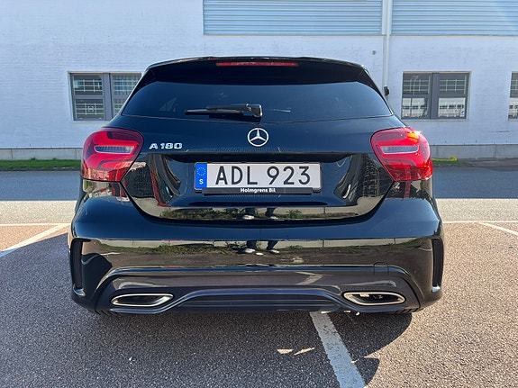Mercedes-Benz A180 4 of 5