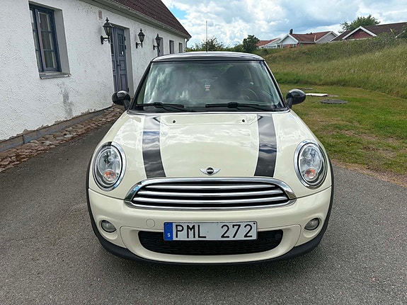 MINI Cooper 4 of 5