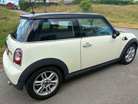 MINI Cooper 2 of 5