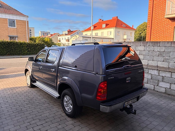 Toyota HiLux 8 of 30