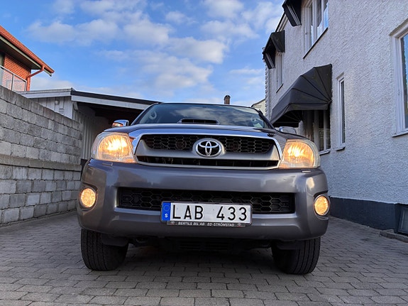 Toyota HiLux 7 of 30