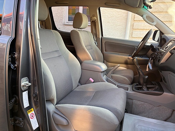 Toyota HiLux 26 of 30