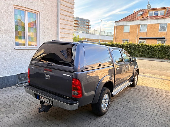 Toyota HiLux 10 of 30