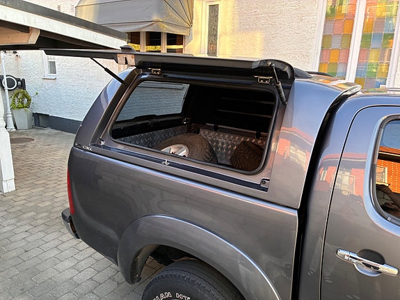 Toyota HiLux 15 of 30