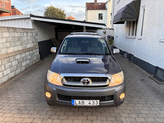 Toyota HiLux 6 of 30
