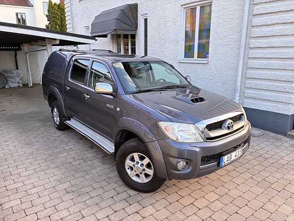 Toyota HiLux 3 of 30