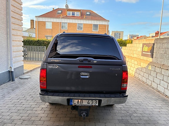 Toyota HiLux 12 of 30