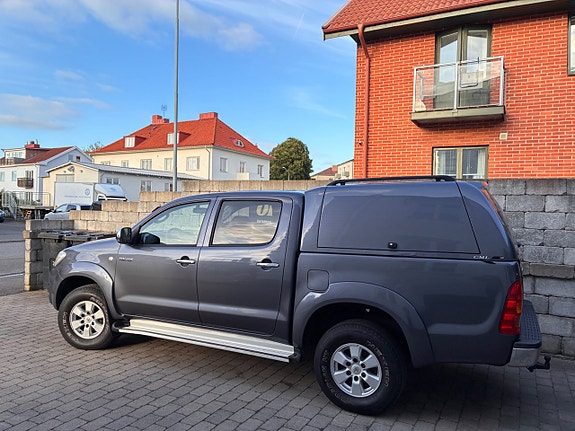 Toyota HiLux 17 of 30