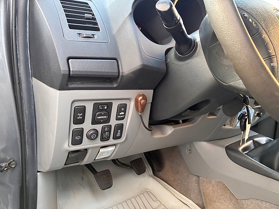 Toyota HiLux 24 of 30