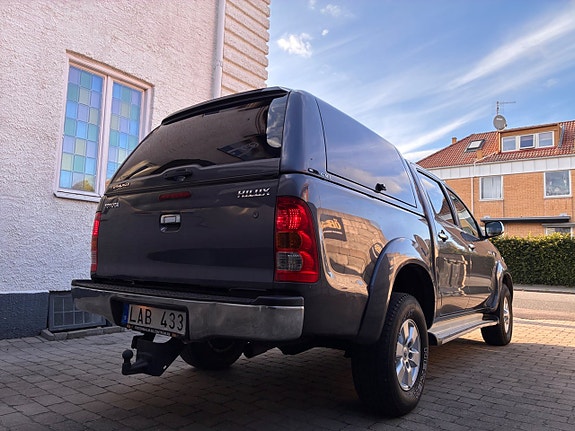 Toyota HiLux 11 of 30