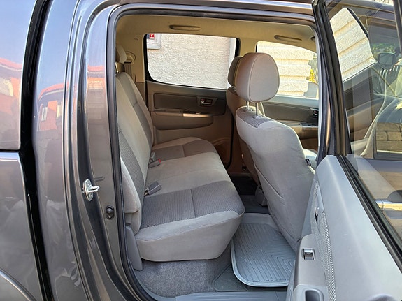 Toyota HiLux 29 of 30