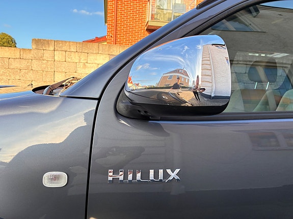 Toyota HiLux 16 of 30