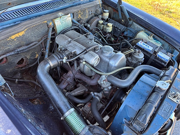 Mercedes-Benz 220 D 10 of 14
