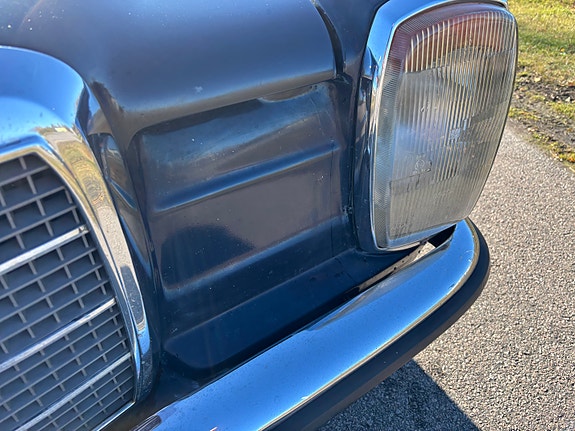 Mercedes-Benz 220 D 3 of 5