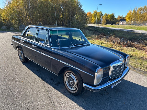 Mercedes-Benz 220 D 2 of 5