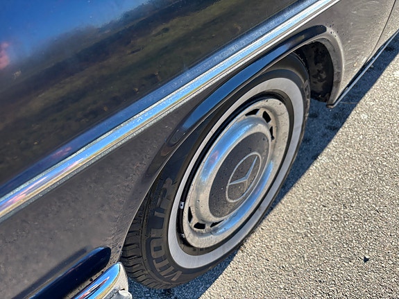 Mercedes-Benz 220 D 8 of 14