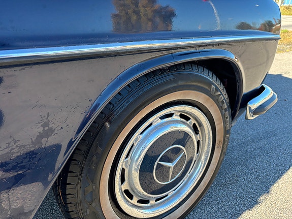 Mercedes-Benz 220 D 6 of 14