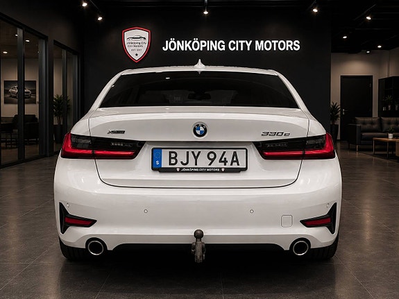 BMW 330e 5 of 5