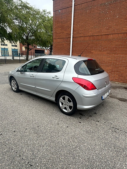 Peugeot 308 3 of 4
