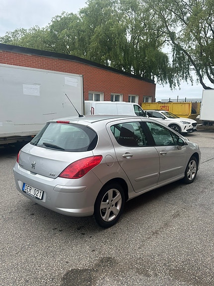 Peugeot 308 4 of 4