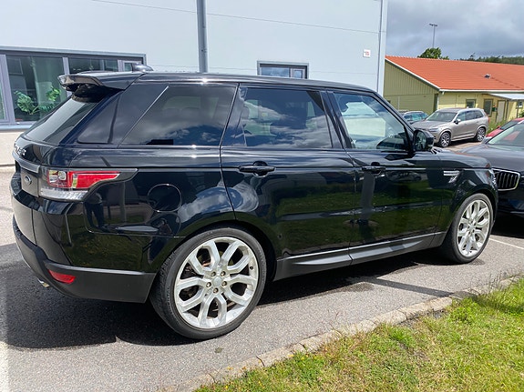 Land Rover Range Rover Sport 3 of 5