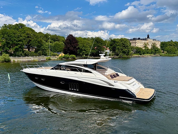 Princess V62 -2010 3 of 5
