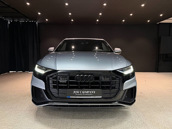 Audi Q8 2 of 21