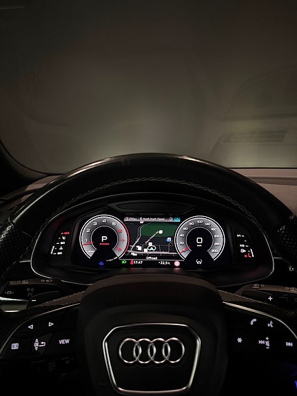Audi Q8 16 of 21