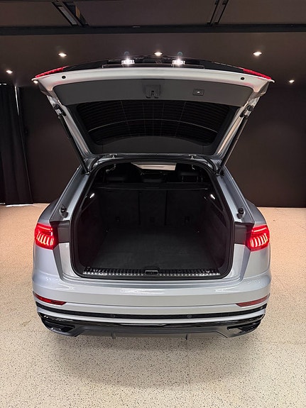 Audi Q8 9 of 21