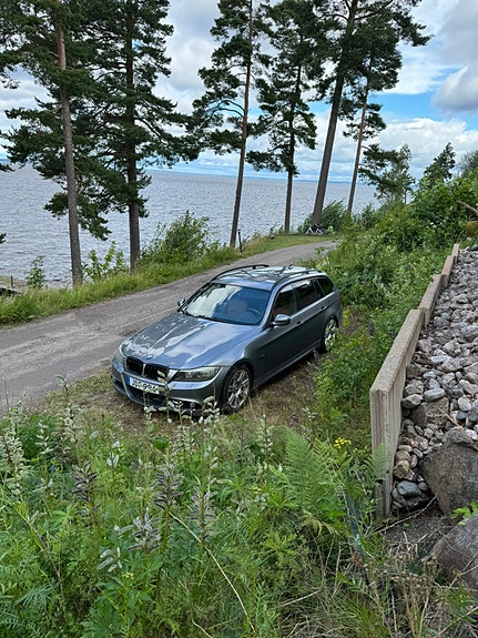 BMW 330d 2 of 7