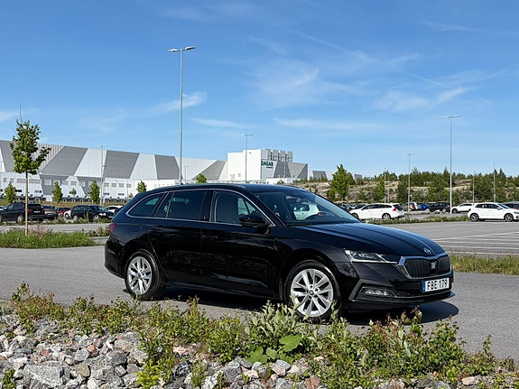 Skoda Octavia 2 of 5