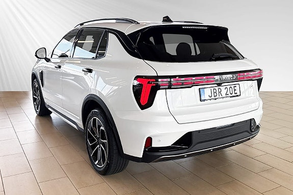 Lynk & Co 01 3 of 5