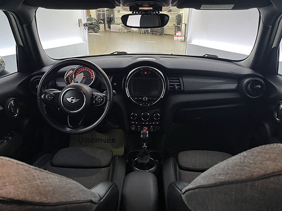 MINI Cooper 5 of 5