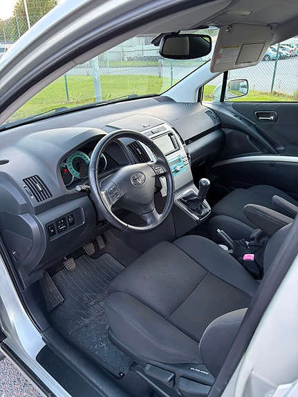 Toyota Corolla Verso 5 of 5